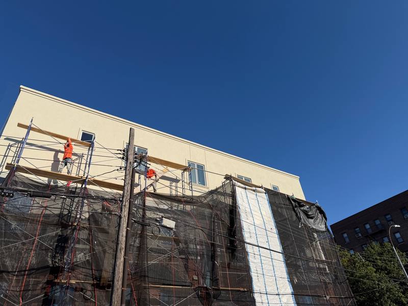 MLM crew on scaffold stucco installation Brooklyn
